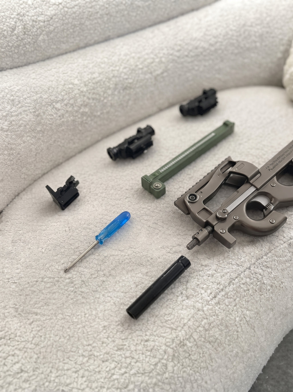 Hidden Mini Vault FN P90 Detachable Keychain Gun Metal